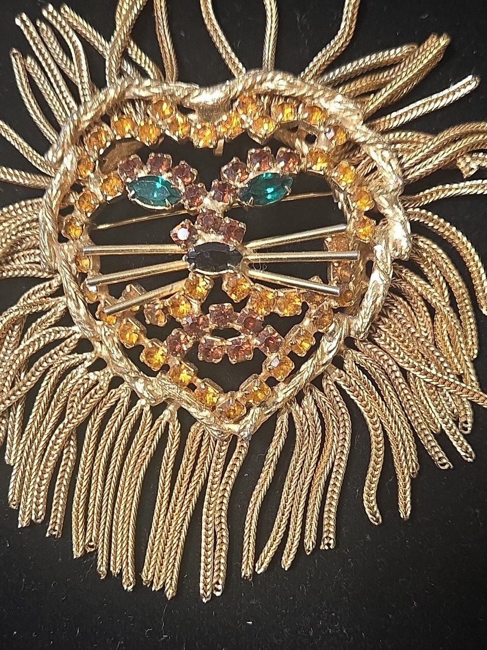 Gold Lion Heart Brooch with Amber and Emerald Crystals - Picture 2 of 3